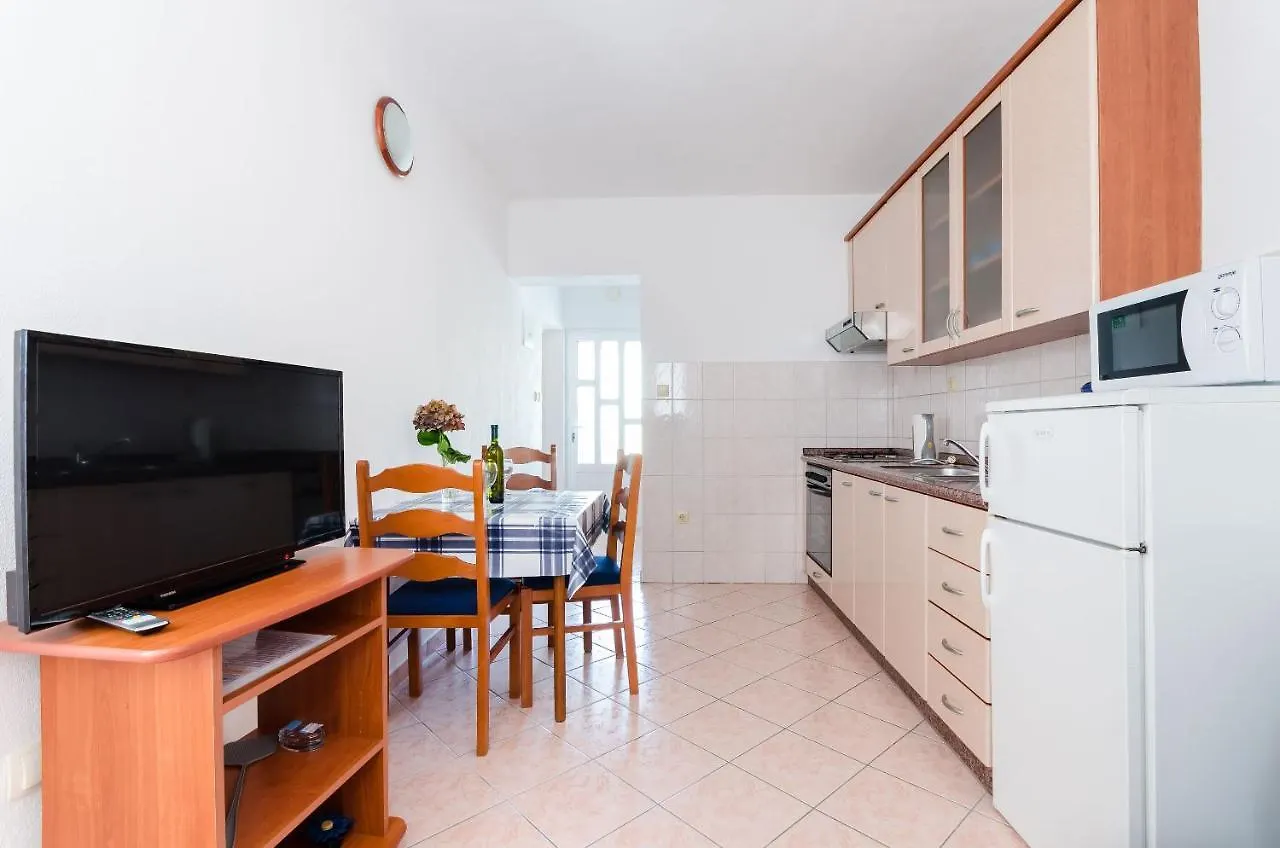 Apartments Marija & Lino Lopar